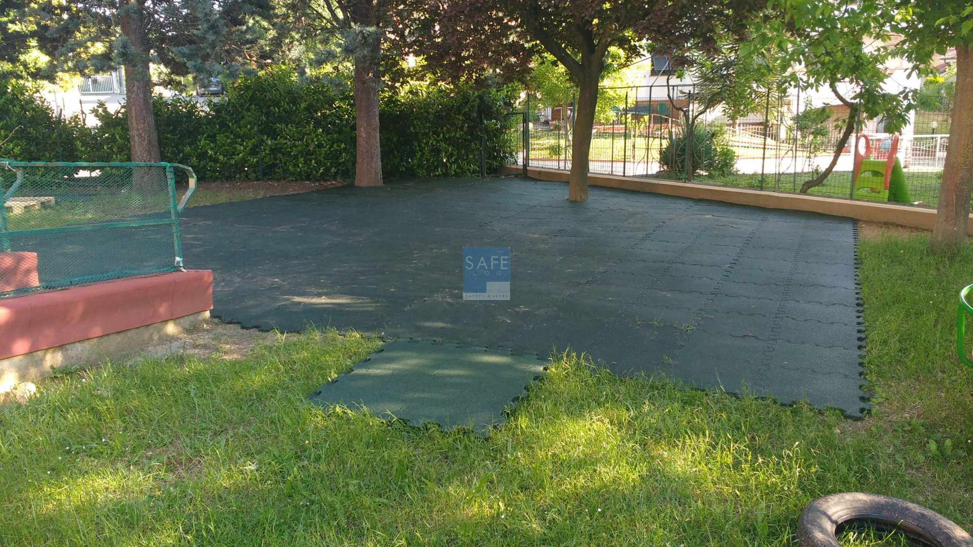 Pavimentazione antitrauma autobloccante per giardino