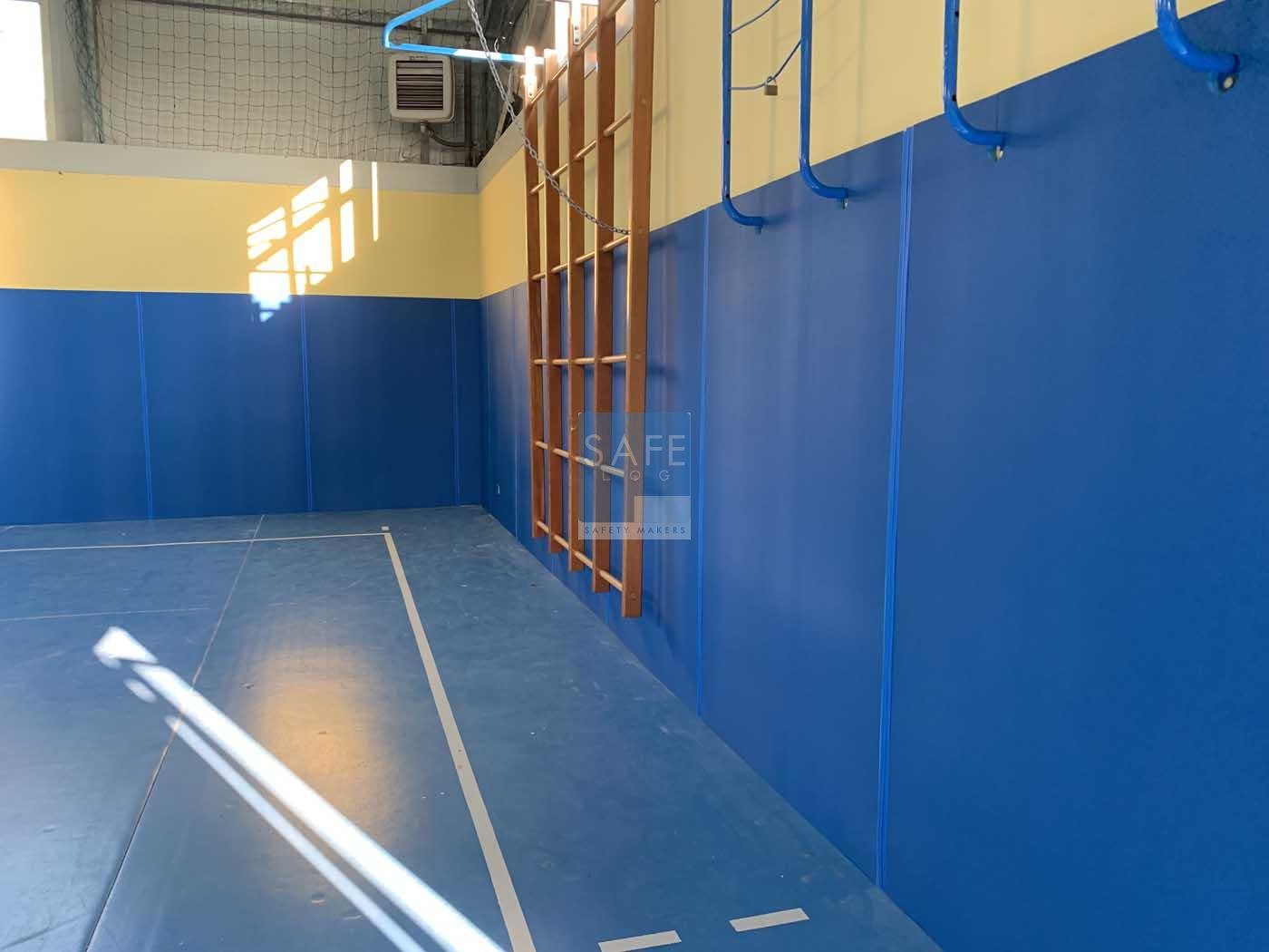 Pannelli antitrauma installati su muri interni di palestra a Frosinone.