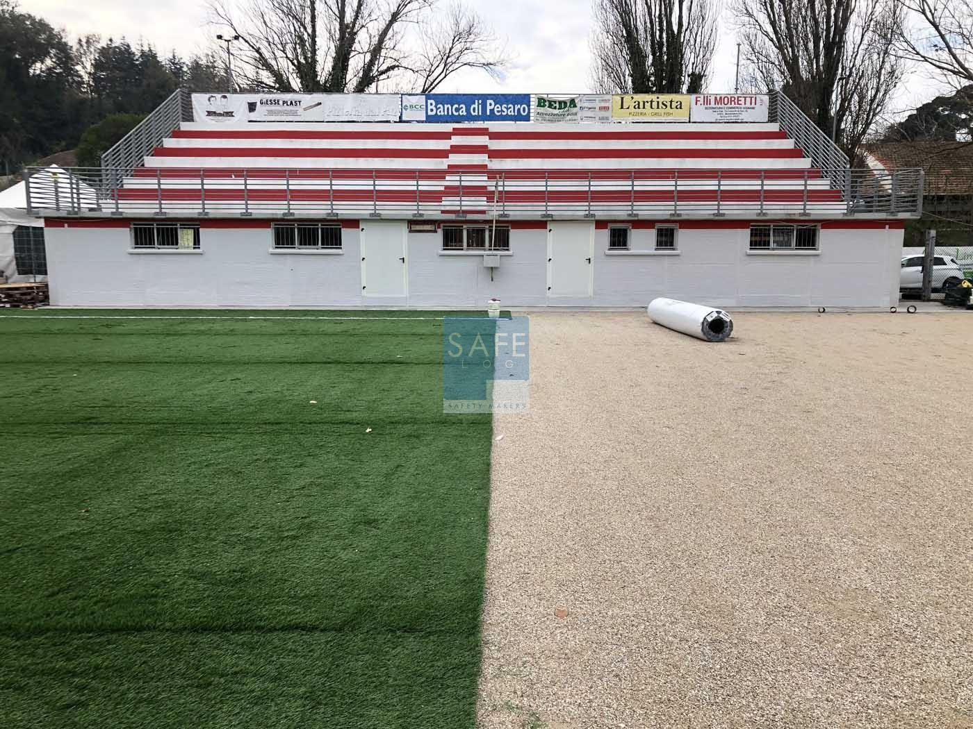 Campo da calcio provincia Pesaro Urbino con protezioni antitrauma Tetris certificate installate da tecnici specializzati Safe Log