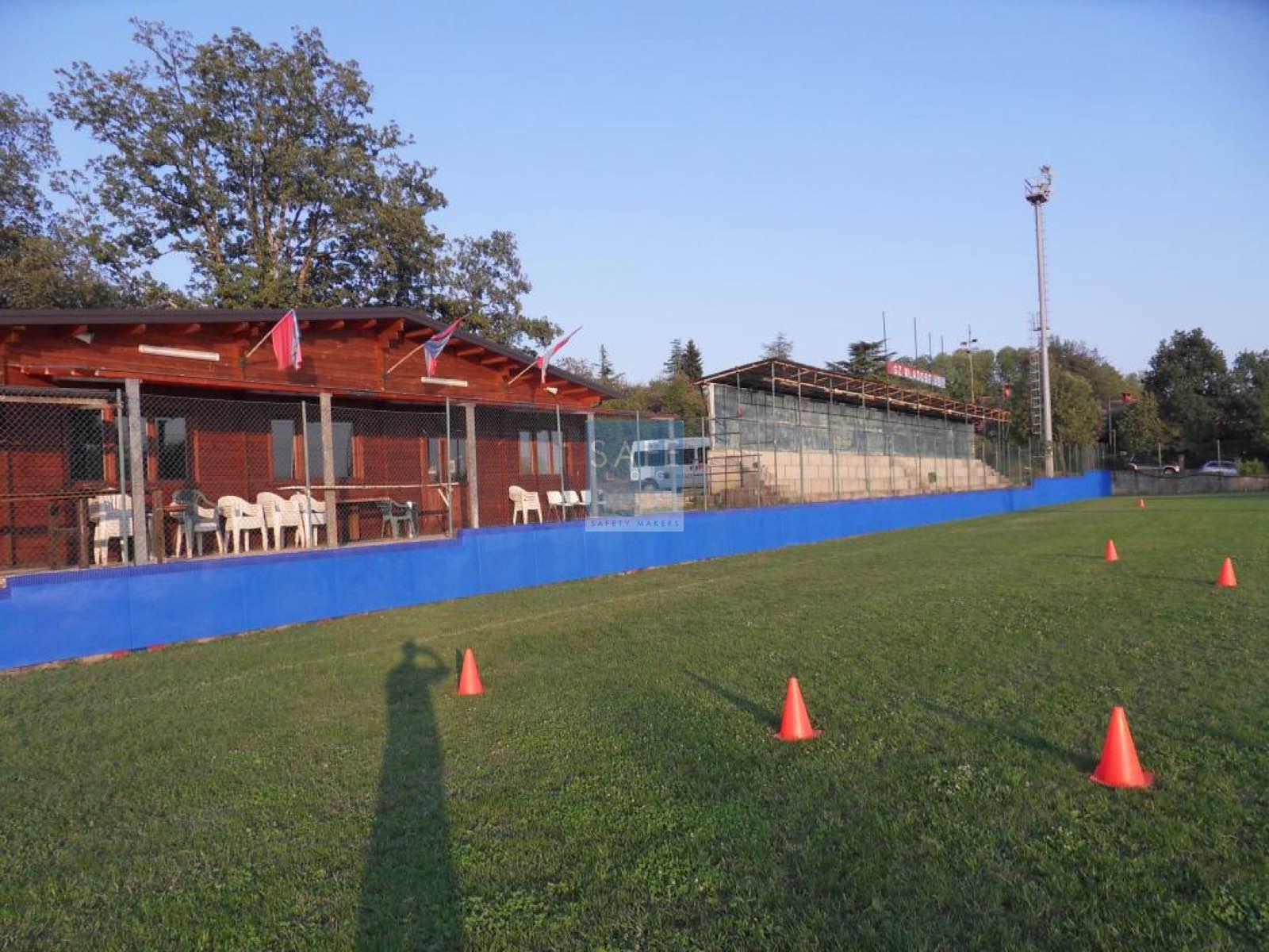 Messa in sicurezza campo da calcio con rivestimenti in gomma