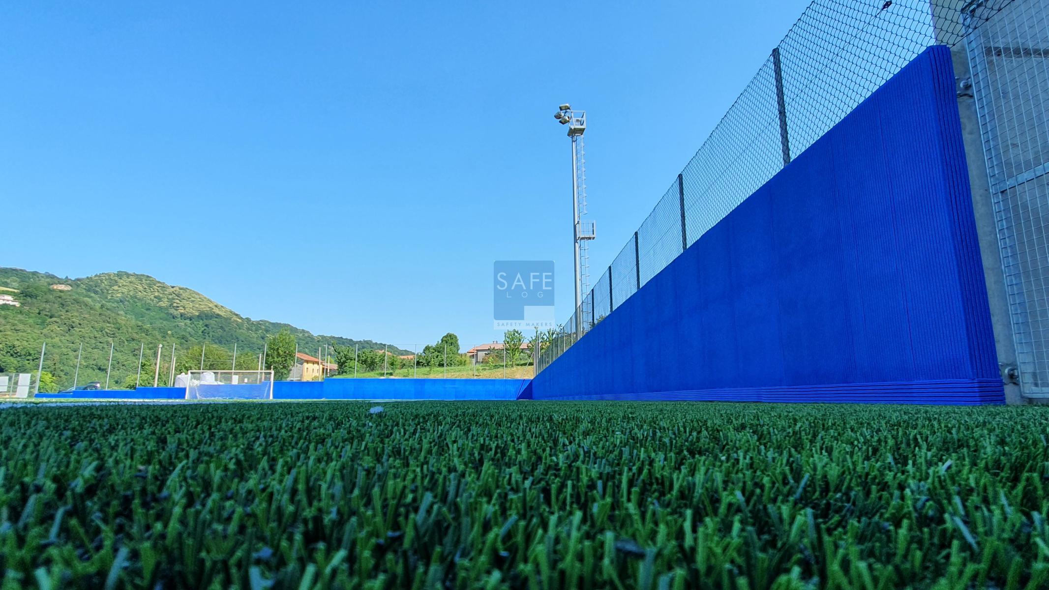 Protezione in gomma Tetris muro perimetrale campo calcio