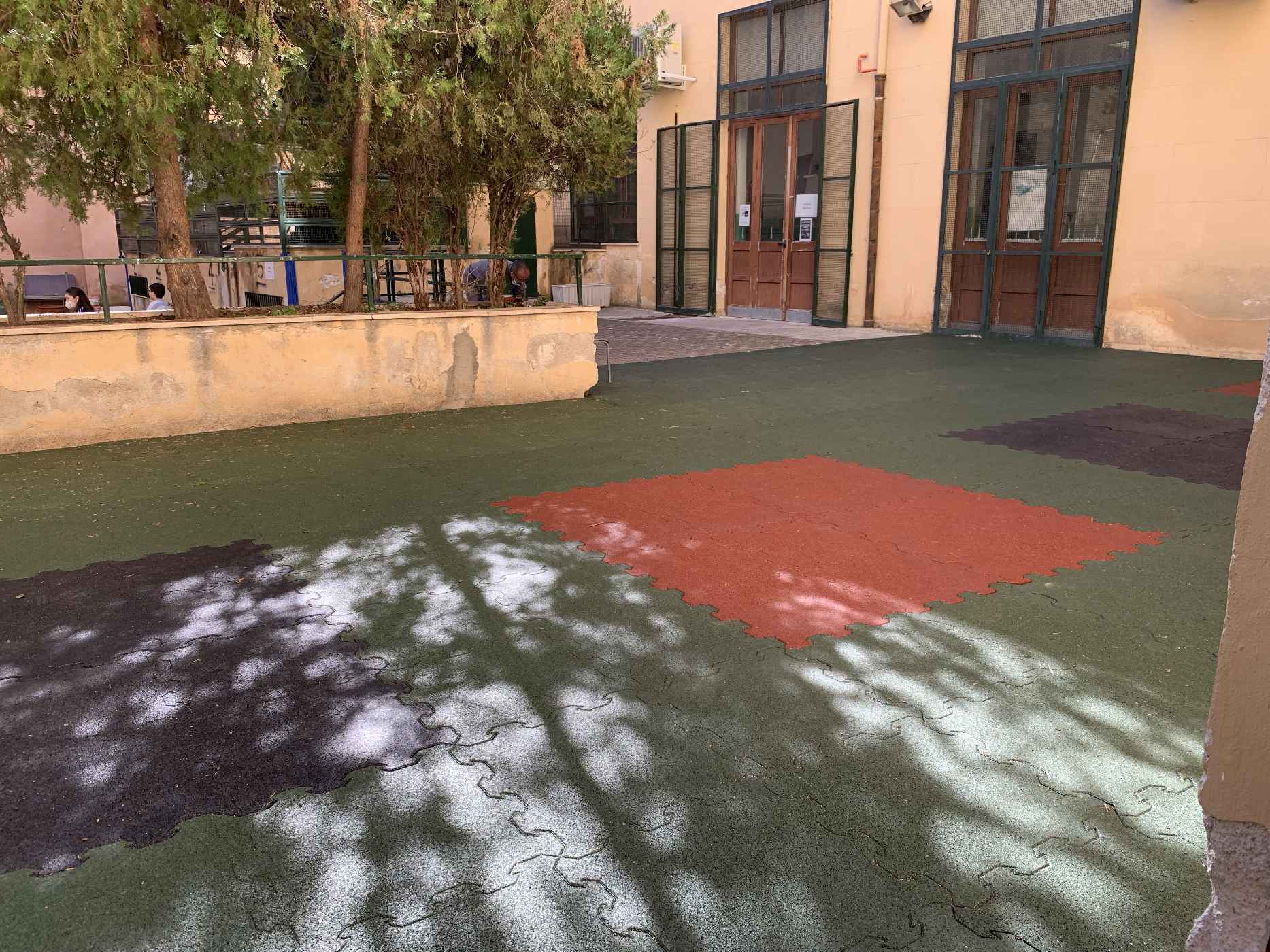 Pavimento antitrauma per cortile scolastico