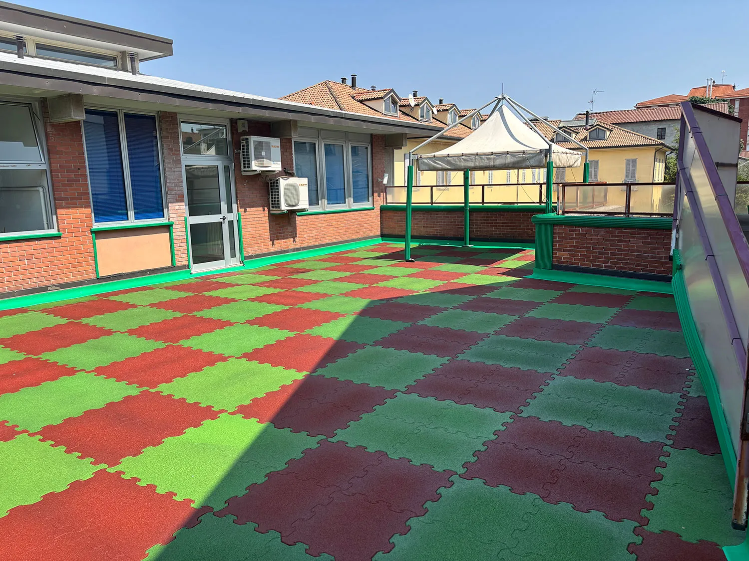 Pavimentazione autobloccante drenate antitrauma per esterni scuola