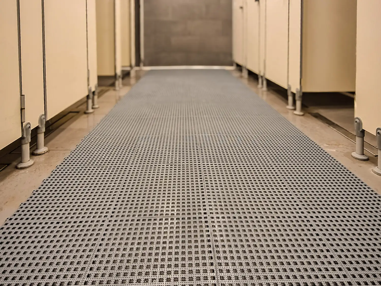 Pavimento antiscivolo spogliatoi color grigio